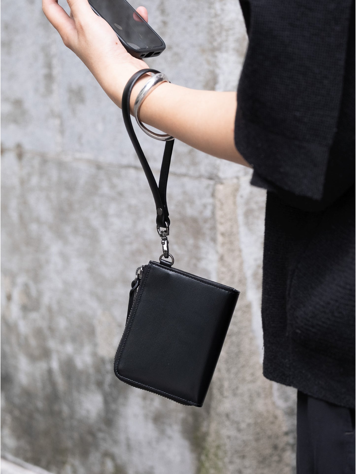 STRAP ZIP WALLET