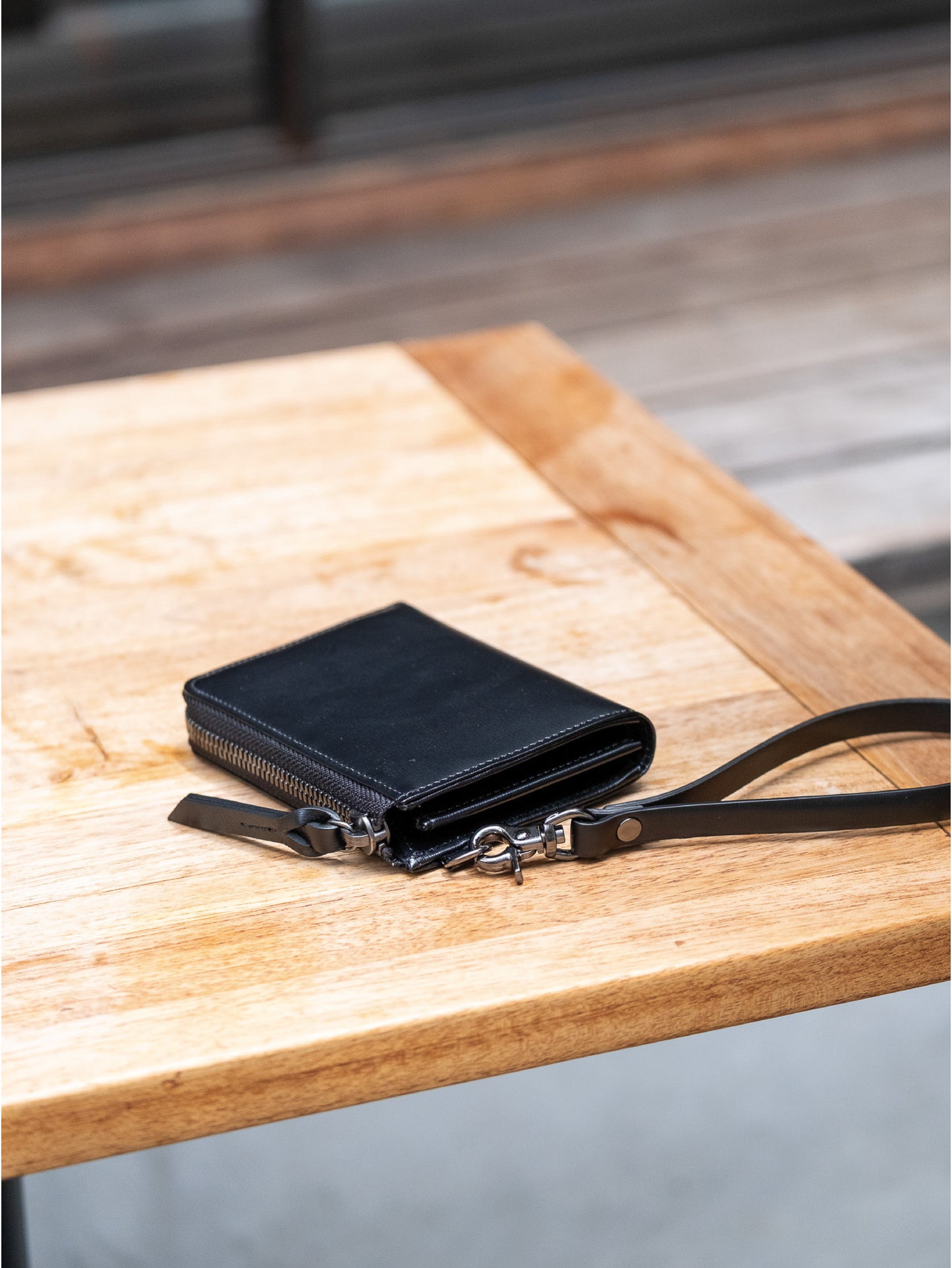 STRAP ZIP WALLET
